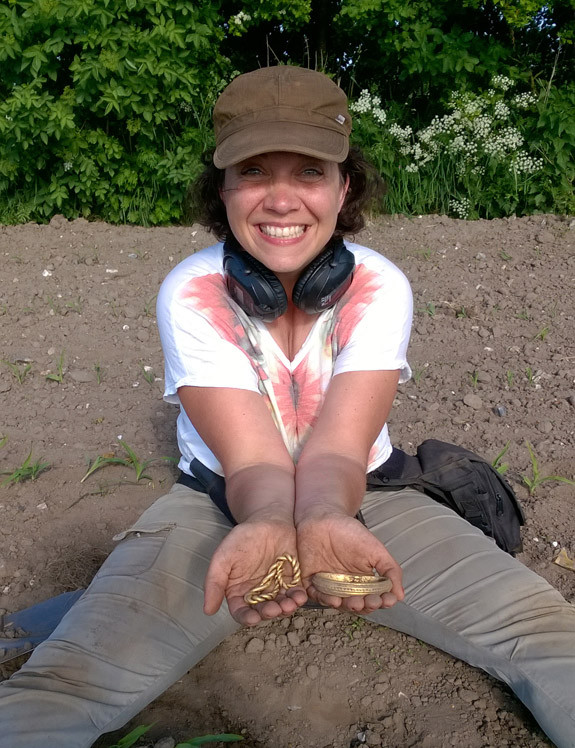 Peter Pentz - chuyên gia về người Viking ở Bảo tàng Quốc gia Đan Mạch cho hau những chiếc dây chuyền trên có thể là tặng phẩm của vua Viking ban cho quai lại trung thành hoặc quân đồng minh. Chúng có thể bị chôn vùi trong một nghi lễ hoặc do ai đó chôn nhằm cất giữ.