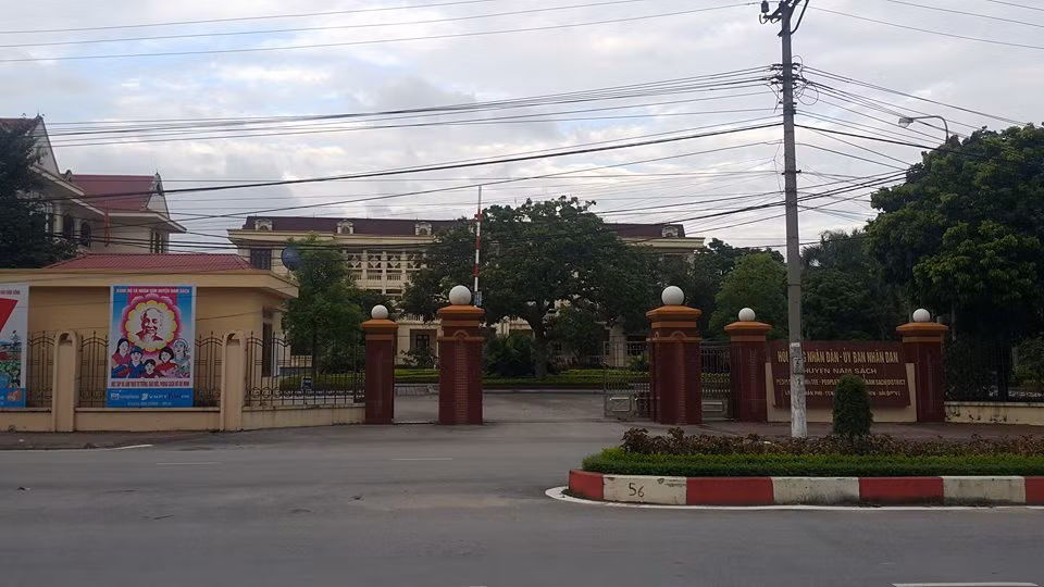 Xem lai viec tre so sinh phai dong tien lam duong o Hai Duong-Hinh-5