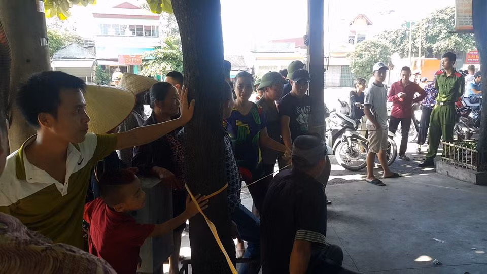 Hai Duong: Dang dieu tra vu thanh nien chet guc ky la ven duong-Hinh-4