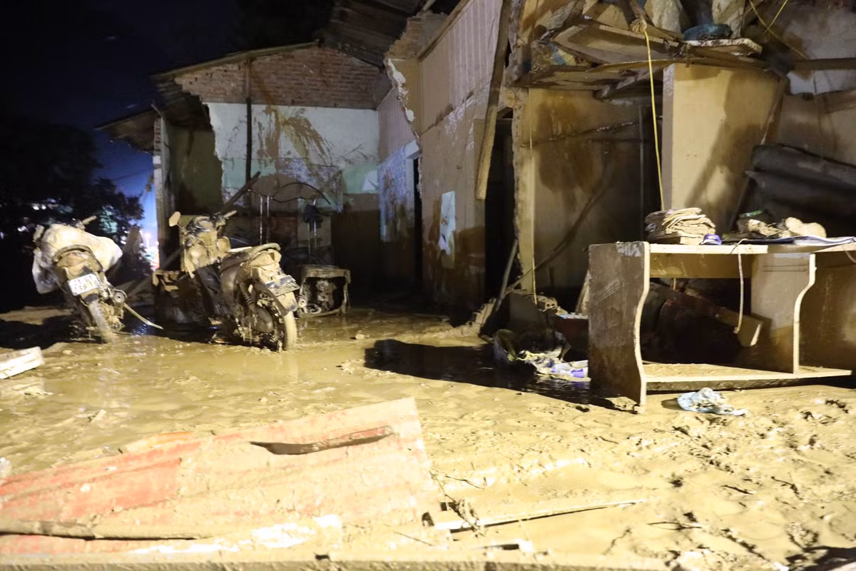 Anh: Trang dem tim nguoi mat tich trong lu quet tai Mu Cang Chai