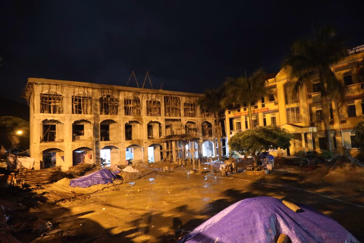 Ban Chỉ huy PCTT&amp;TKCN tỉnh Yên Bái đã tổ chức huy động lực lượng tại chỗ với số lượng trên 900 người để tìm kiếm người bị nạn, tìm kiếm người mất tích; tổ chức các đoàn thăm hỏi các gia đình có người bị thiệt mạng, chỉ đạo di dời nhà có nguy cơ cao sạt lở đất, lũ quét; dọn đất đá khắc phục giao thông; giúp dân sửa chữa nhà cửa bị hư hỏng, ổn định sản xuất, thống kê tổng hợp tình hình thiệt hại.