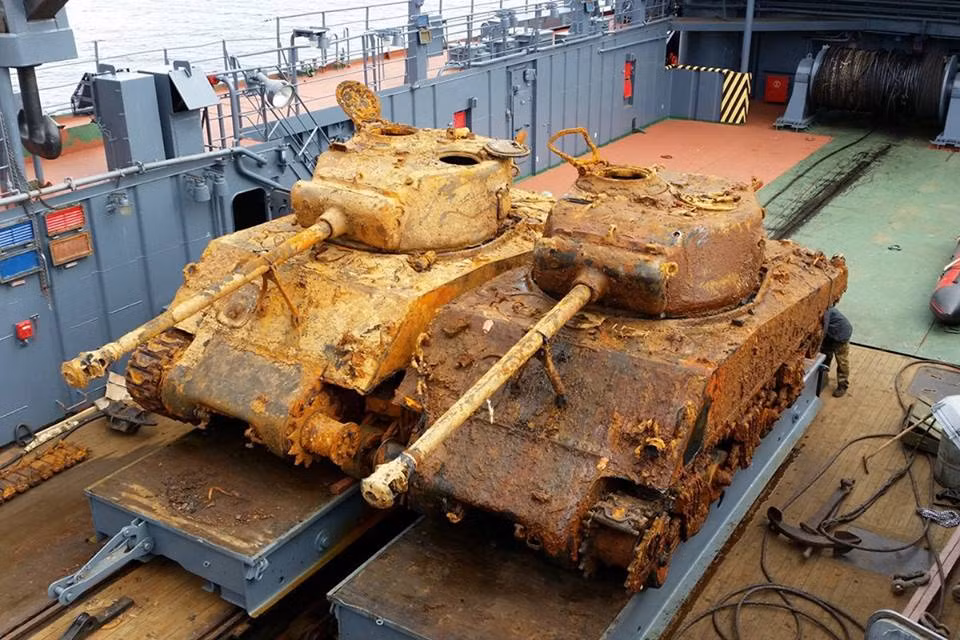 Ky tich: Chim duoi nuoc 72 nam, xe tang Sherman van nguyen ven