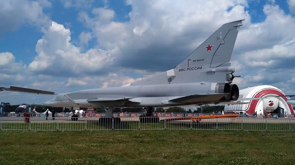 Máy bay ném bom chiến lược tốc độ siêu âm Tu-22M3. Nguồn ảnh: Vitaly-Kuzmin