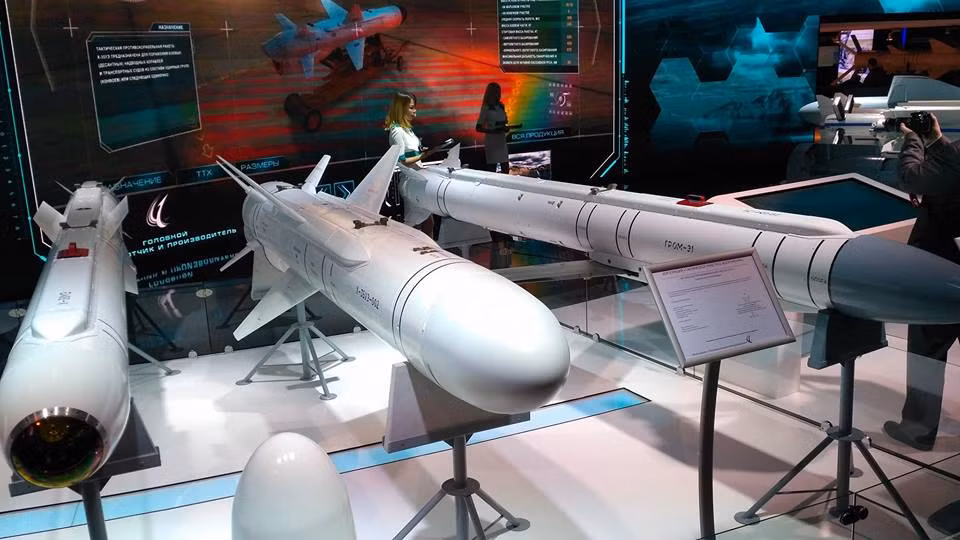 Một số loại tên lửa chống hạm/không đối đất giới thiệu ở MAKS năm nay. Nguồn ảnh: Vitaly-Kuzmin