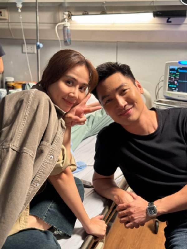 Huyen Lizzie thua nhan me cach dien bang anh mat cua Manh Truong-Hinh-4