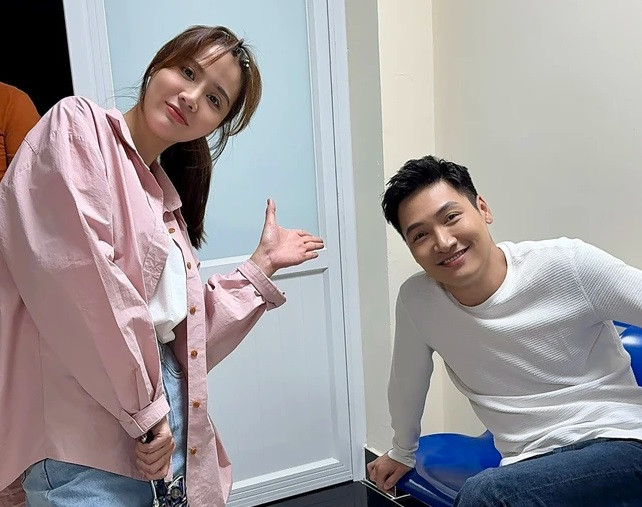 Huyen Lizzie thua nhan me cach dien bang anh mat cua Manh Truong-Hinh-5