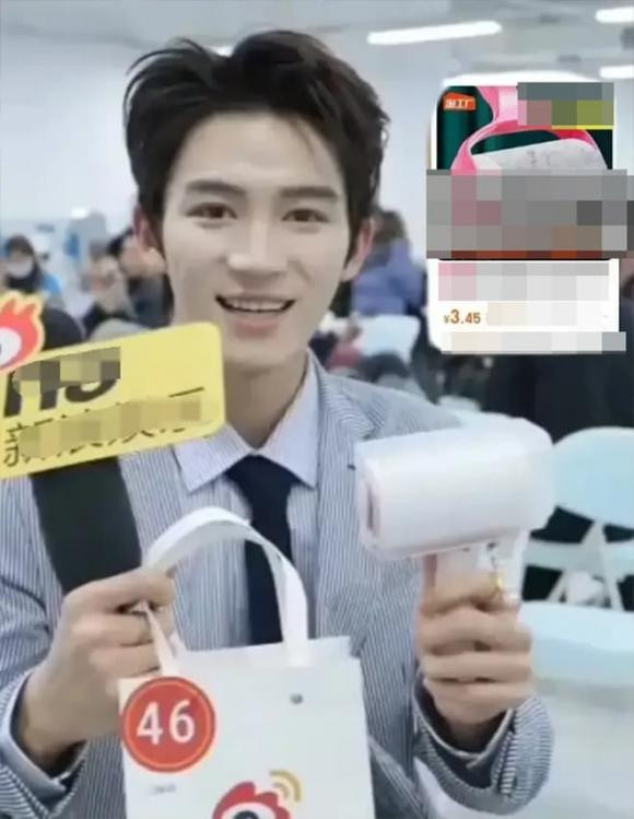 Dân mạng choáng với các món quà tặng keo kiệt của dàn sao Hoa ngữ - Hình 4 Dan mang choang voi cac mon qua tang keo kiet cua dan sao Hoa ngu-Hinh-4