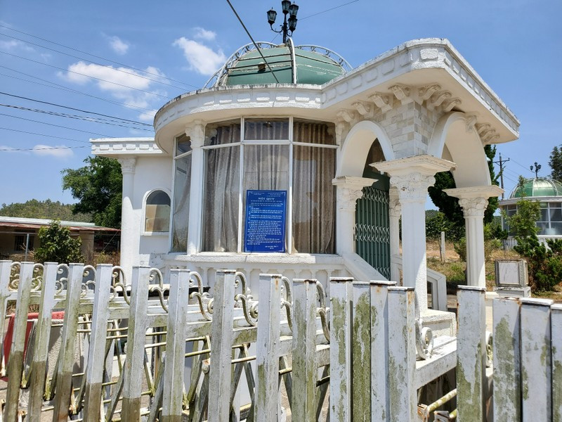 Tuy nhiên, ngày 8/7/2021, Thanh tra Chính phủ lại có Thông báo kết luận sửa đổi một số nội dung Kết luận thanh tra số 929/KL-TTCP ngày 12/6/2020 về việc quản lý, sử dụng đất đai và đầu tư xây dựng trên địa bàn tỉnh Lâm Đồng. Trong đó, Thanh tra Chính phủ lại đề nghị: “UBND tỉnh Lâm Đồng căn cứ thẩm quyền, hướng dẫn công ty thực hiện thủ tục giãn tiến độ, điều chỉnh dự án theo Luật Đầu tư năm 2014, gia hạn sử dụng đất theo Luật Đất đai năm 2013, yêu cầu hoàn thành dự án theo đúng cam kết, khẩn trương triển khai đầu tư theo quy mô đã được duyệt…”. 