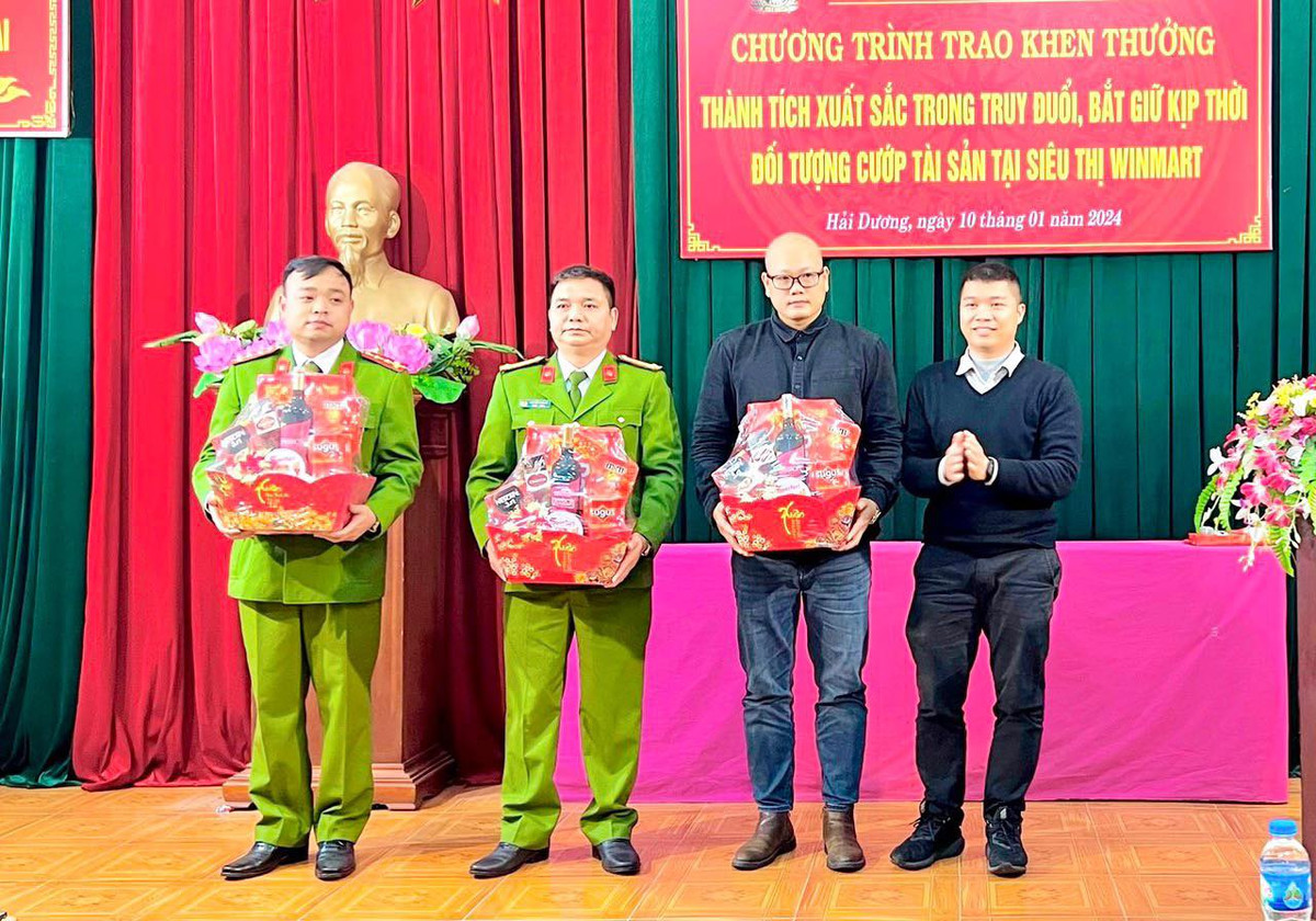 Hải Dương: Dũng cảm bắt cướp, một người dân được khen thưởng - Hình 3 Hai Duong: Dung cam bat cuop, mot nguoi dan duoc khen thuong-Hinh-3