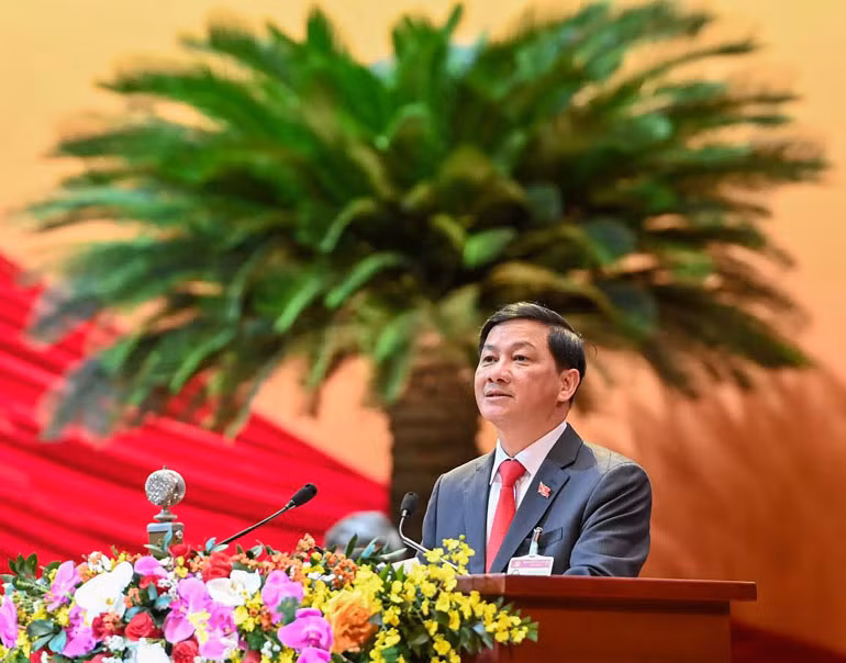 Ông Trần Đức Quận sinh năm 1967, tại huyện Hòa Vang, TP Đà Nẵng. Ông có trình độ Thạc sĩ Luật, hiện là Ủy viên Trung ương Đảng khóa XIII. Trước khi làm Bí thư Tỉnh ủy Lâm Đồng, ông Quận từng trải qua các vị trí Bí thư Huyện ủy Đạ Huoai, tỉnh Lâm Đồng; Bí thư Thành ủy Đà Lạt. Cuối năm 2020, ông Quận được bầu làm Bí thư Tỉnh ủy Lâm Đồng khóa XI. 