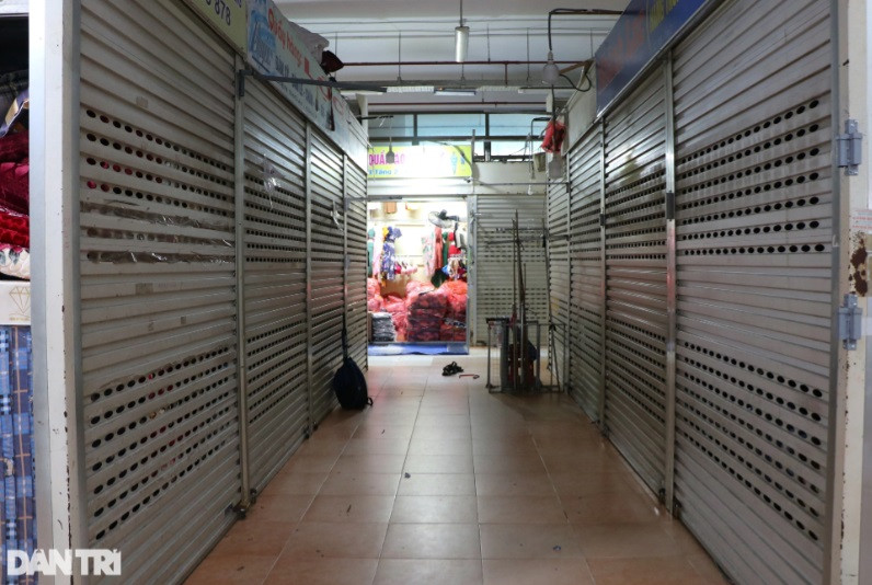 Nghệ An: Tiểu thương chợ truyền thống rủ nhau đóng cửa sớm - Hình 5 Nghe An: Tieu thuong cho truyen thong ru nhau dong cua som-Hinh-5