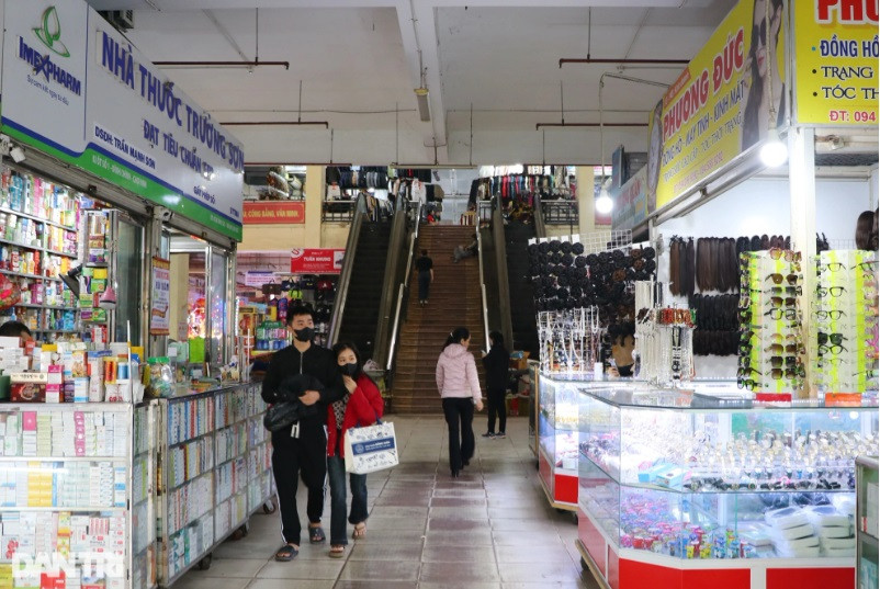 Nghệ An: Tiểu thương chợ truyền thống rủ nhau đóng cửa sớm - Hình 2 Nghe An: Tieu thuong cho truyen thong ru nhau dong cua som-Hinh-2