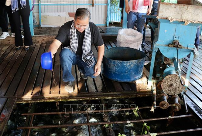 Ông Lê Trung Hiếu, Giám đốc Trung tâm Xúc tiến Thương mại và Đầu tư An Giang cho biết, làng bè sắc màu ngã ba sông Châu Đốc là sản phẩm du lịch độc đáo miền sông nước từ trước đến nay được đưa vào khai thác du lịch, tạo điểm nhấn ở khu vực ngã ba sông Châu Đốc. 