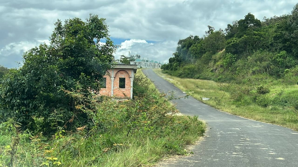 Tại kết luận Thanh tra Chính phủ số 929 ngày 12/6/2020, Thanh tra Chính phủ yêu cầu UBND tỉnh Lâm Đồng chấm dứt hoạt động, thu hồi đất. Sau kết luận này, Công ty Sài Gòn - Đại Ninh đã có văn bản kiến nghị lên nhiều cơ quan chức năng xem xét lại việc thu hồi dự án. Tháng 7/2021, Thanh tra Chính phủ đã có văn bản thông báo sửa đổi một số nội dung trong kết luận số 929 rút lại yêu cầu chấm dứt hoạt động, thu hồi đất đối với dự án trên. Thanh tra Chính phủ đề nghị UBND tỉnh Lâm Đồng căn cứ thẩm quyền, hướng dẫn công ty thực hiện thủ tục giãn tiến độ, điều chỉnh dự án theo Luật Đầu tư năm 2014, gia hạn sử dụng đất theo Luật Đất đai năm 2013, hoàn thành dự án theo đúng cam kết; đầu tư theo quy mô đã được phê duyệt. (Ảnh: Lao động)