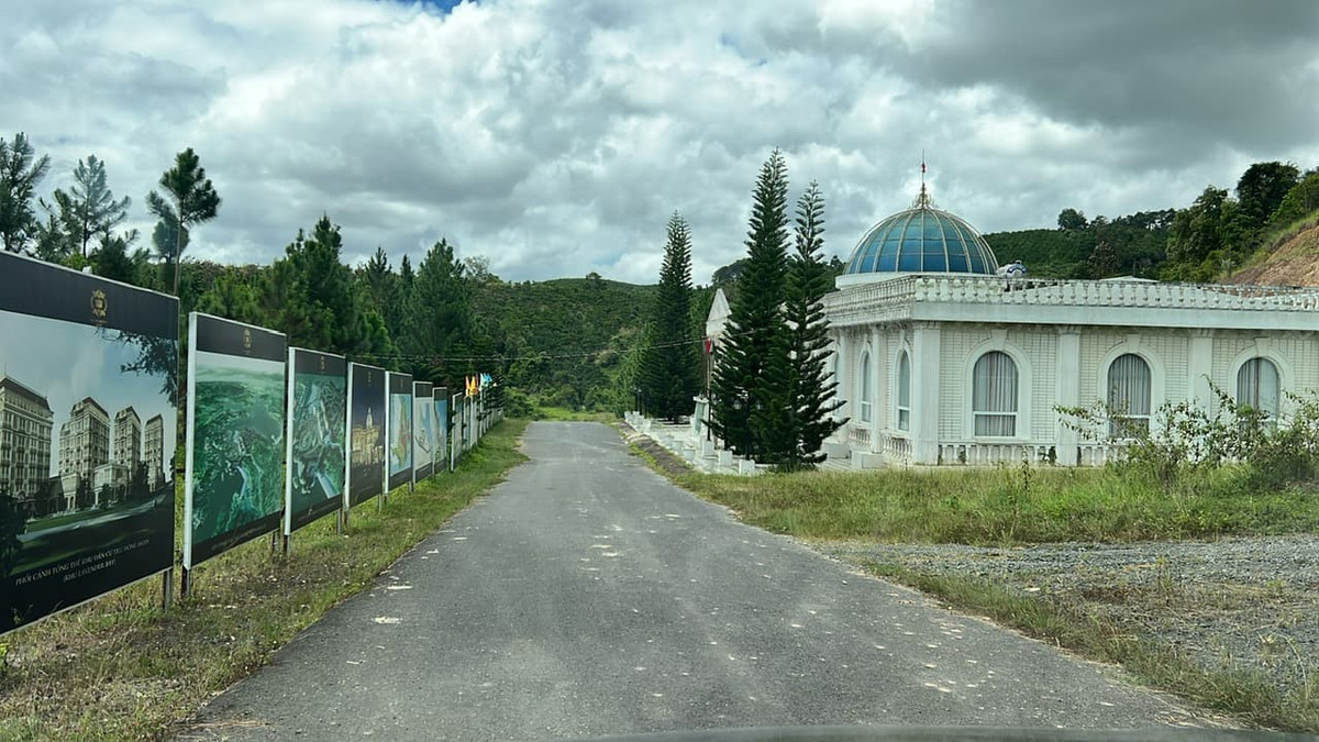 Trước khi sửa đổi, bổ sung kết luận này, Thanh tra Chính phủ đã lập tổ công tác để thẩm tra, trong tổ công tác có ông Nguyễn Ngọc Ánh, Chánh Thanh tra tỉnh Lâm Đồng, và nhiều cán bộ khác. Tháng 10/2021, Sở Kế hoạch và Đầu tư tỉnh Lâm Đồng xem xét cho dự án được tiếp tục triển khai theo kết luận Thanh tra Chính phủ, đồng thời lập tổ công tác nhằm tháo gỡ khó khăn, vướng mắc cho chủ đầu tư Công ty Sài Gòn - Đại Ninh. (Ảnh: Lao động)