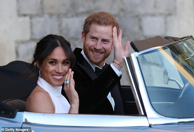 Chet soc gia tien trang trai cua cong nuong Meghan Markle va hoang tu Harry-Hinh-2