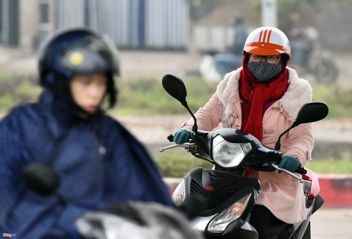 Độ ẩm cao cộng nhiệt độ thấp khiến cảm giác rét buốt tăng vào sáng sớm.