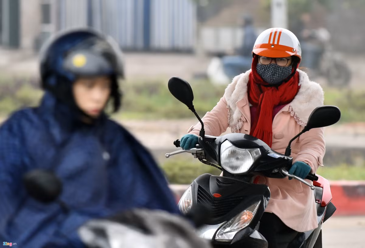 Độ ẩm cao cộng nhiệt độ thấp khiến cảm giác rét buốt tăng vào sáng sớm.