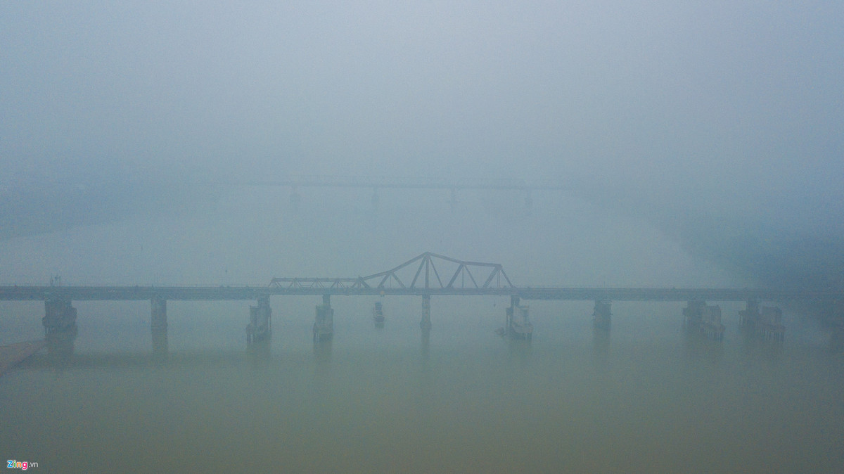 Cầu Long Biên mờ ảo.