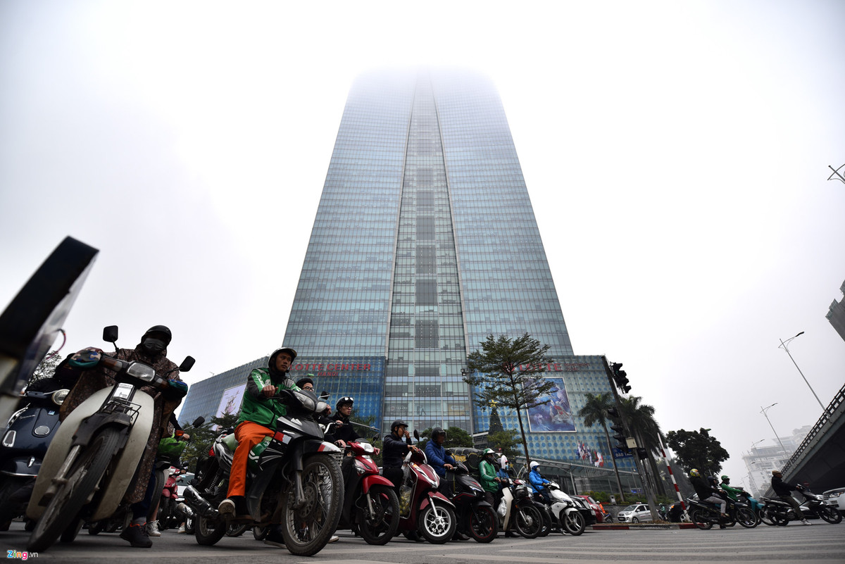 Tương tự ở tòa nhà Lotte.