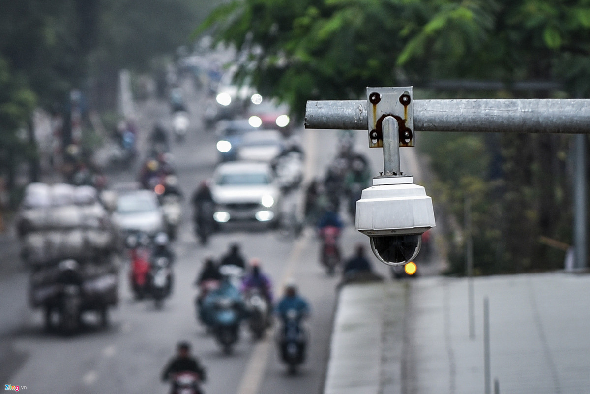 Tại mỗi điểm ra vào bến dọc tuyến buýt nhanh BRT đều có hệ thống camera giám sát của CSGT. Hình ảnh thu được từ các camera này sẽ là cơ sở để phạt nguội những phương tiện cố tình vi phạm.