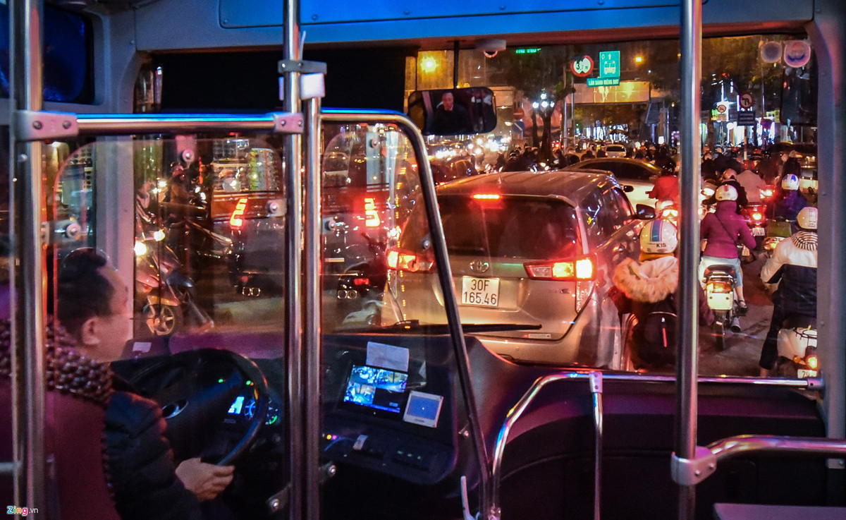 Tài xế cho biết tình trạng này diễn ra thường xuyên hàng ngày kể từ khi hệ thống BRT hoạt động đầu năm 2017 đến nay.