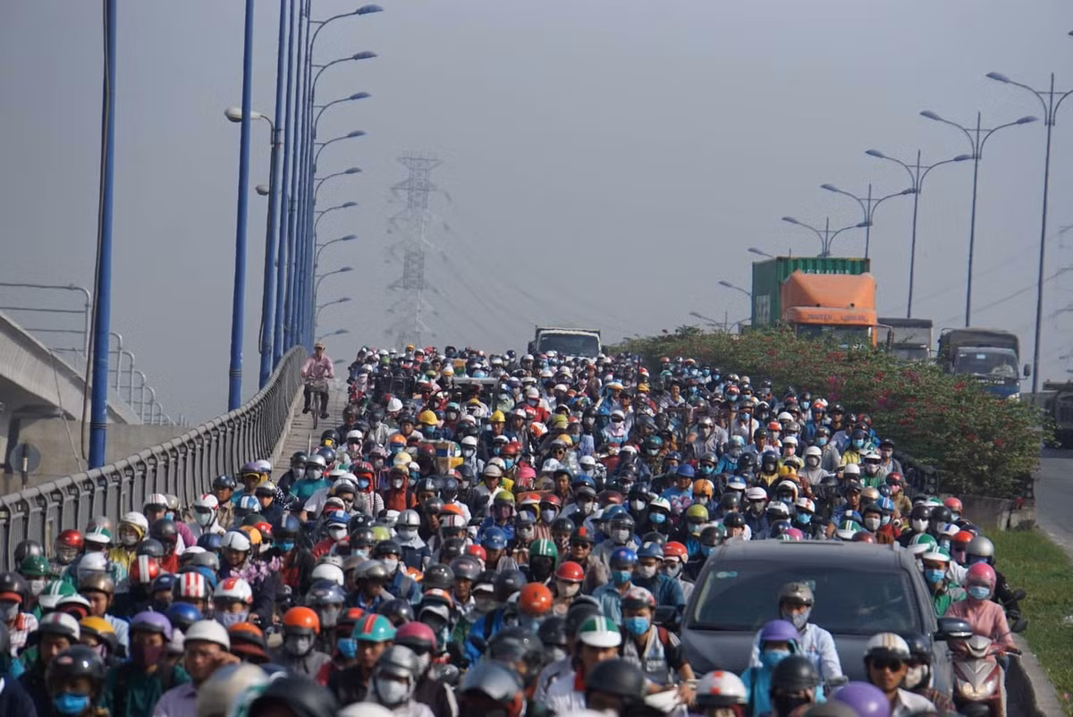 Cua ngo Sai Gon ket kinh hoang ngay can Tet, nghin nguoi tim loi thoat