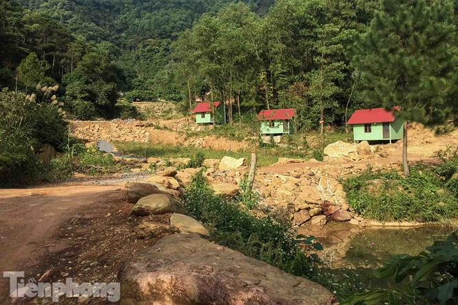 Một số công trình nằm sâu bên trong rừng vẫn như nguyên.