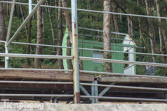 Theo ghi nhận của PV, tại đây chỉ có một số hạng mục, công trình nhẹ được dỡ bỏ.