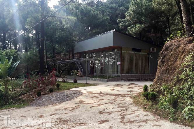 Một công trình "núp" sâu trên núi.