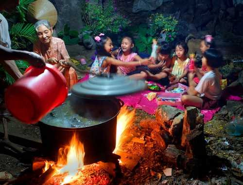 Nha van Trang Ha: Ve nha di, co the do la cai Tet cuoi cung cua cha me