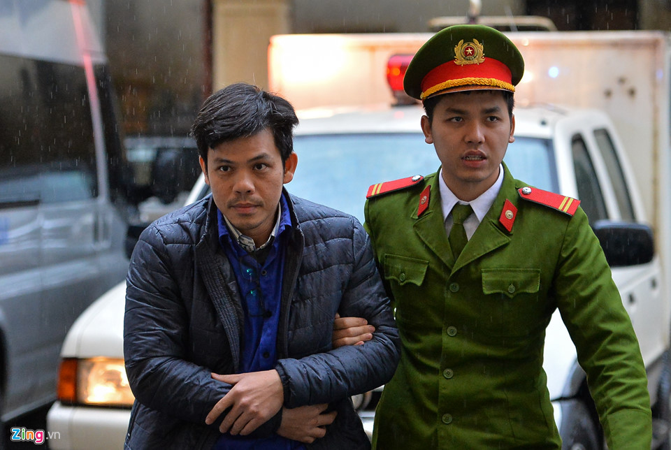 Phạm Xuân Quang, nguyên Kế toán trưởng công ty Lọc hoá dầu Bình Sơn, bị cáo buộc liên quan việc đề xuất cấp trên ký tổng cộng 56 hợp đồng tiền gửi với tổng số hơn 19.400 tỷ đồng và 23 triệu USD. Ông Quang được Oceanbank chi lãi ngoài 2,2 tỷ đồng.