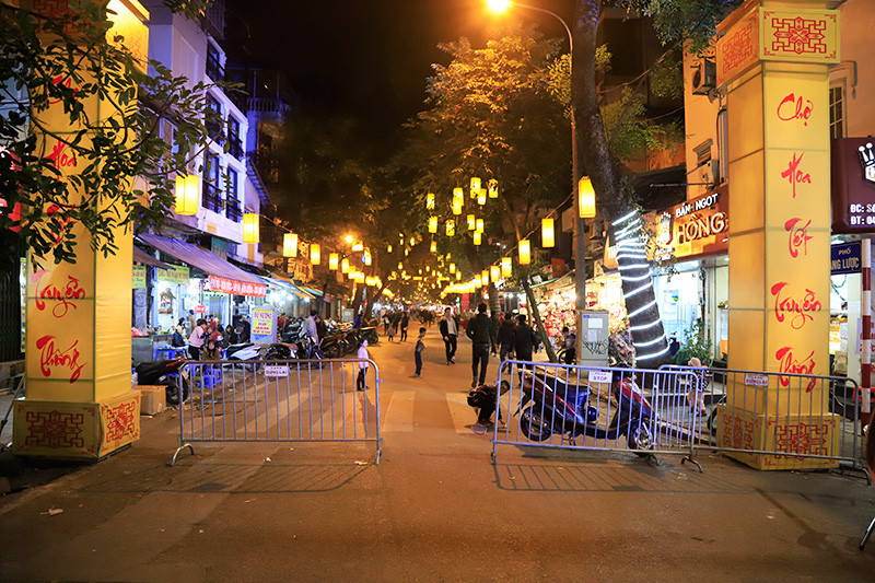 Chợ hoa Tết truyền thống diễn ra đến 20h ngày 4/2/2019 (tức 30 tháng Chạp năm Mậu Tuất), thời gian tổ chức chợ hoa Tết hằng ngày từ 8h đến 22h.