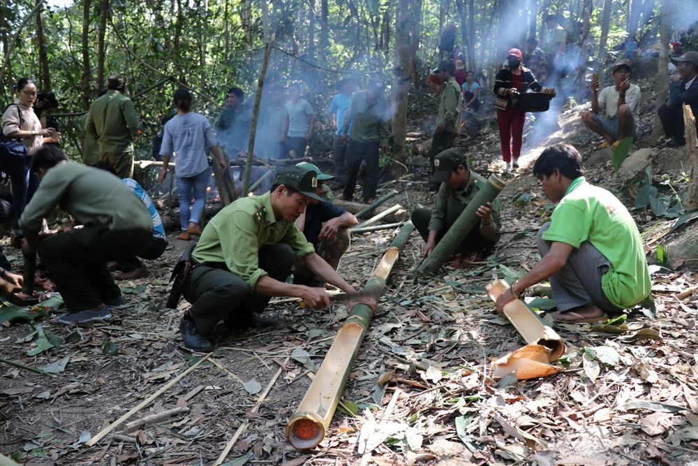 Hieu ky le cung Rung cua nguoi dan toc thieu so Tay Nguyen-Hinh-3