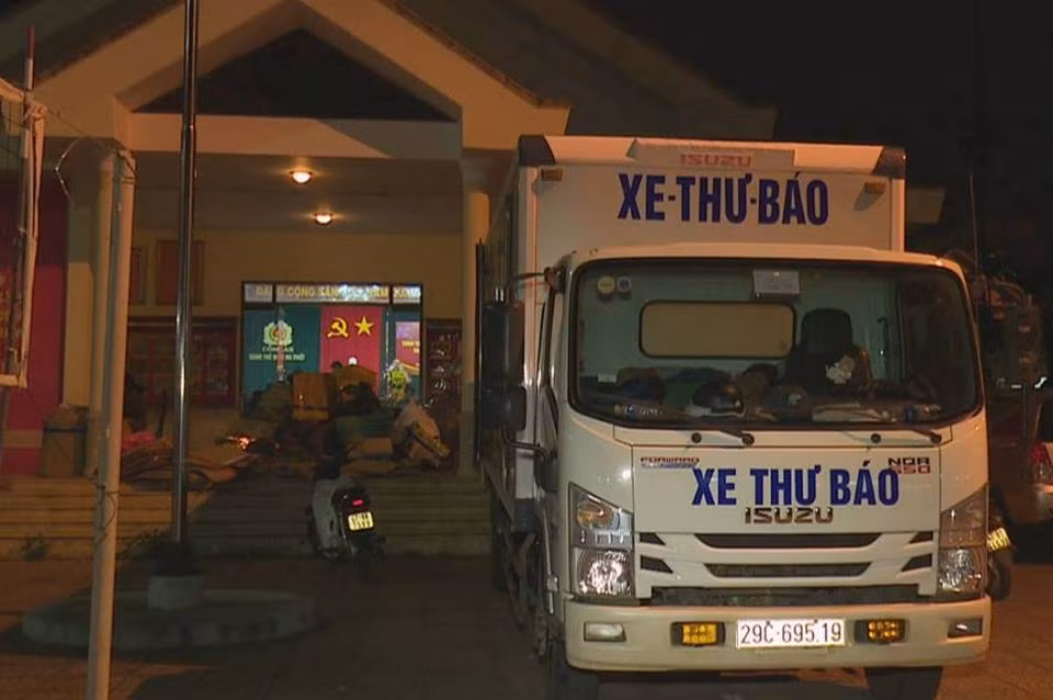 Bat qua tang xe Thu bao cho hang lau