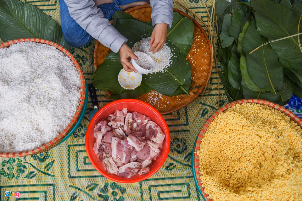 Trong 2 ngày diễn ra sự kiện, các chuỗi hoạt động trải nghiệm vô cùng hấp dẫn gợi nhớ nét Tết xưa như sum vầy bên bánh chưng xanh, nghệ thuật cắt tỉa trang trí bày mâm ngũ quả, hướng dẫn cắm hoa bày ban thờ gia tiên ngày Tết...