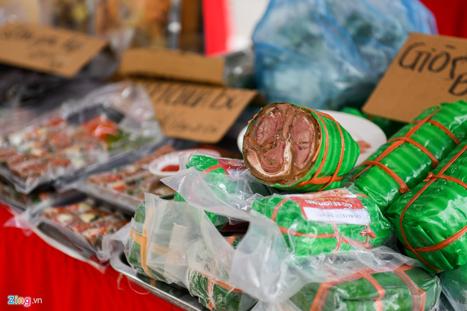 Hay những cân giò cũng không thể thiếu trong mâm cơm ngày Tết.