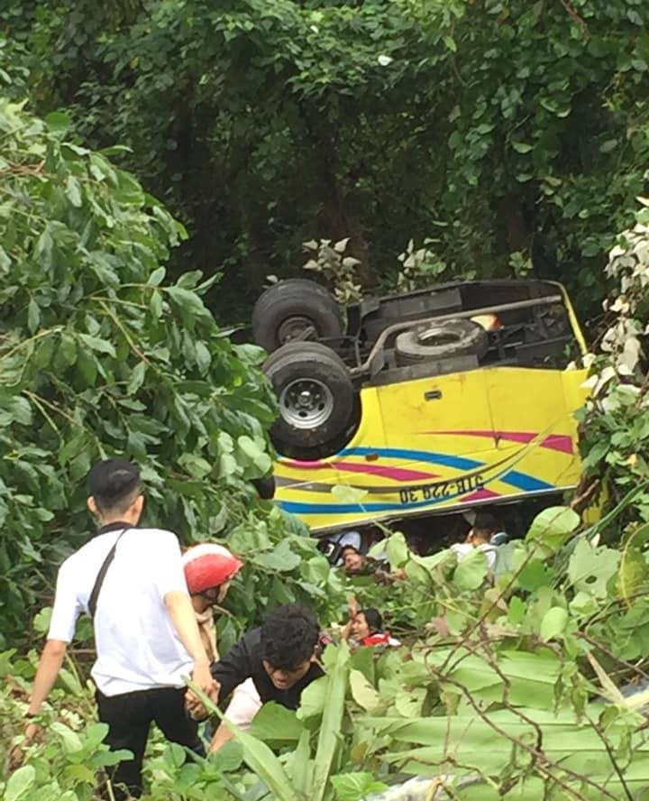 Đại diện cơ quan Thừa Thiên Huế cho biết, hiện chưa có con số cụ thể về thương vong, nhưng có rất nhiều người nhập viện cấp cứu.