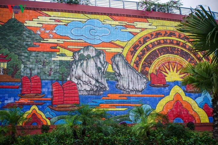 Không thể thiếu muôn ngàn đảo đá kỳ thú của vịnh Hạ Long – di sản thiên nhiên, kỳ quan mới của thế giới đã rất quen thuộc.