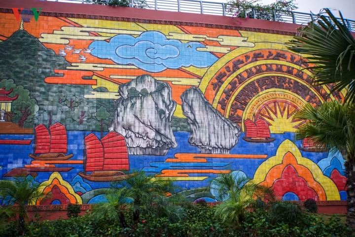 Không thể thiếu muôn ngàn đảo đá kỳ thú của vịnh Hạ Long – di sản thiên nhiên, kỳ quan mới của thế giới đã rất quen thuộc.