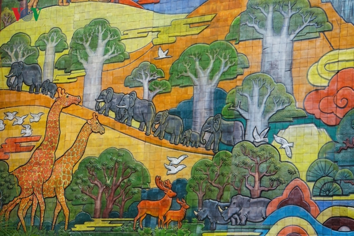 Công trình là sự hội tụ của những di sản thế giới và Việt Nam, được đánh giá cao về mặt mỹ thuật với bố cục hoàn chỉnh, màu sắc hài hòa ấn tượng.