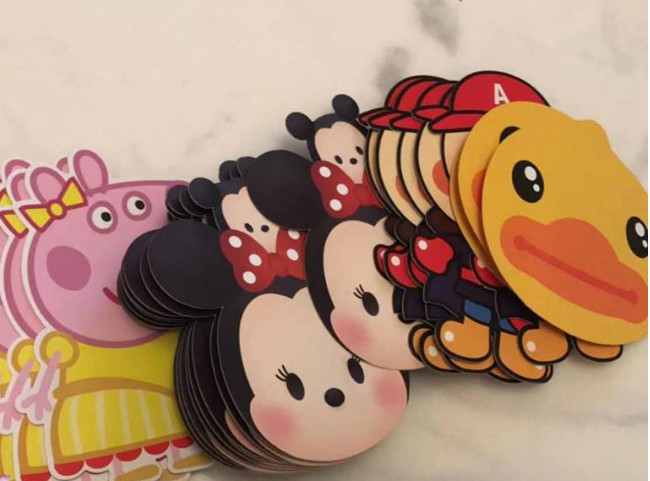 Với mẫu này, hầu hết các vị phụ huynh mua về để lì xì cho trẻ nhỏ.