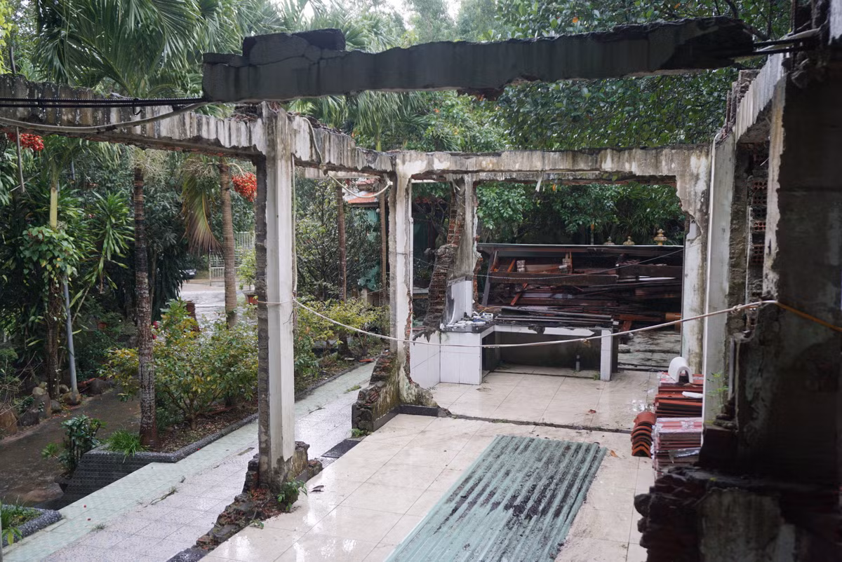 Khu biệt phủ của ông Quang rộng khoảng 1.400 m2 được xây dựng trong 5 năm, trị giá hơn 100 tỷ đồng.