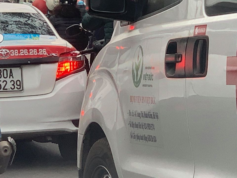 Thuc hu viec Benh vien Viet Duc cho thue xe cuu thuong?-Hinh-2