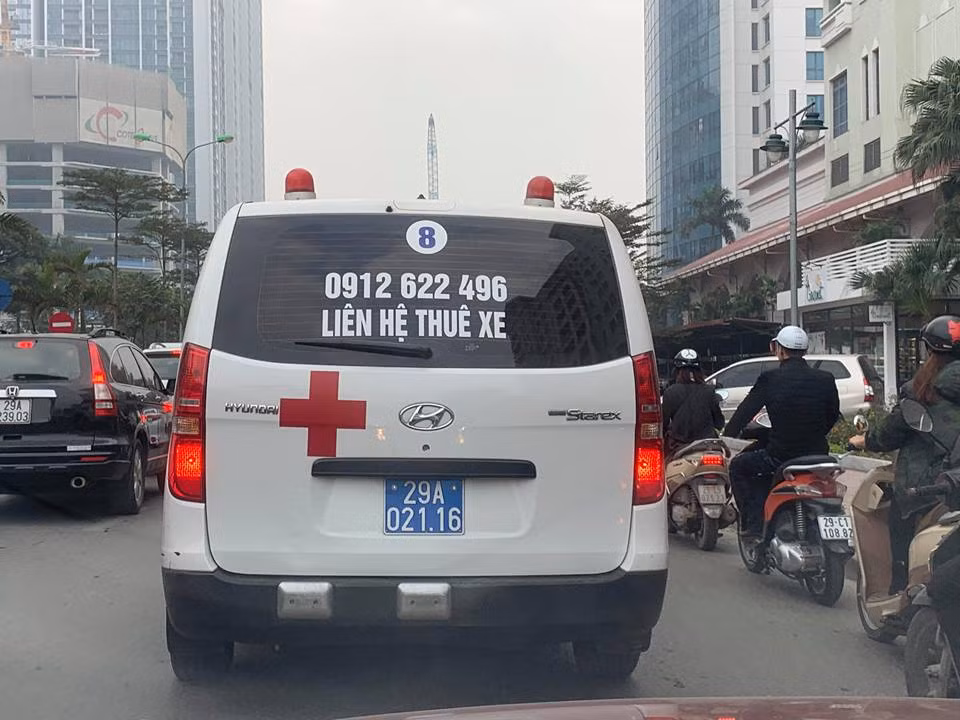 Thuc hu viec Benh vien Viet Duc cho thue xe cuu thuong?