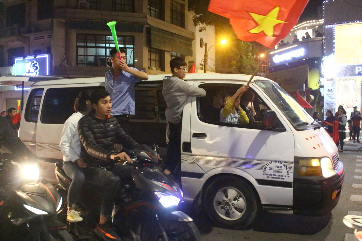 Mọi người đều hân hoan với chiến thắng (Việt Nam 4-2 Jordan penalty và 1-1 trong 120 phút thi đấu) lần thứ 2 Việt Nam góp mặt tại vòng tứ kết Asian Cup.