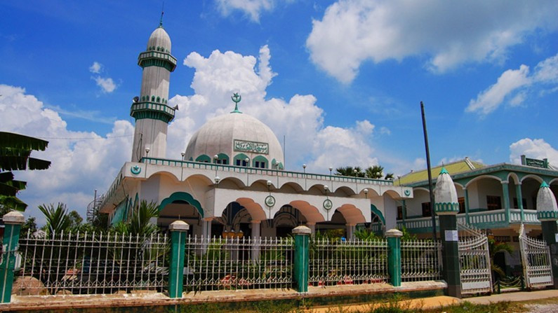 7 nha tho dep nhat o Viet Nam, noi tin do bi cam an thit lon-Hinh-6