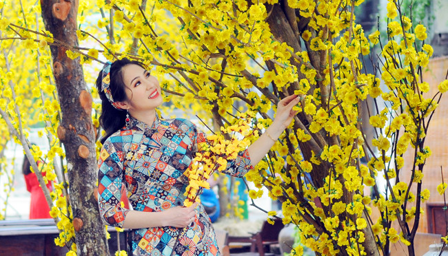 Mặc dù là hoa mai giả nhưng khung cảnh ở đây được bố trí rất hợp để "check in" cho ngày Tết. 