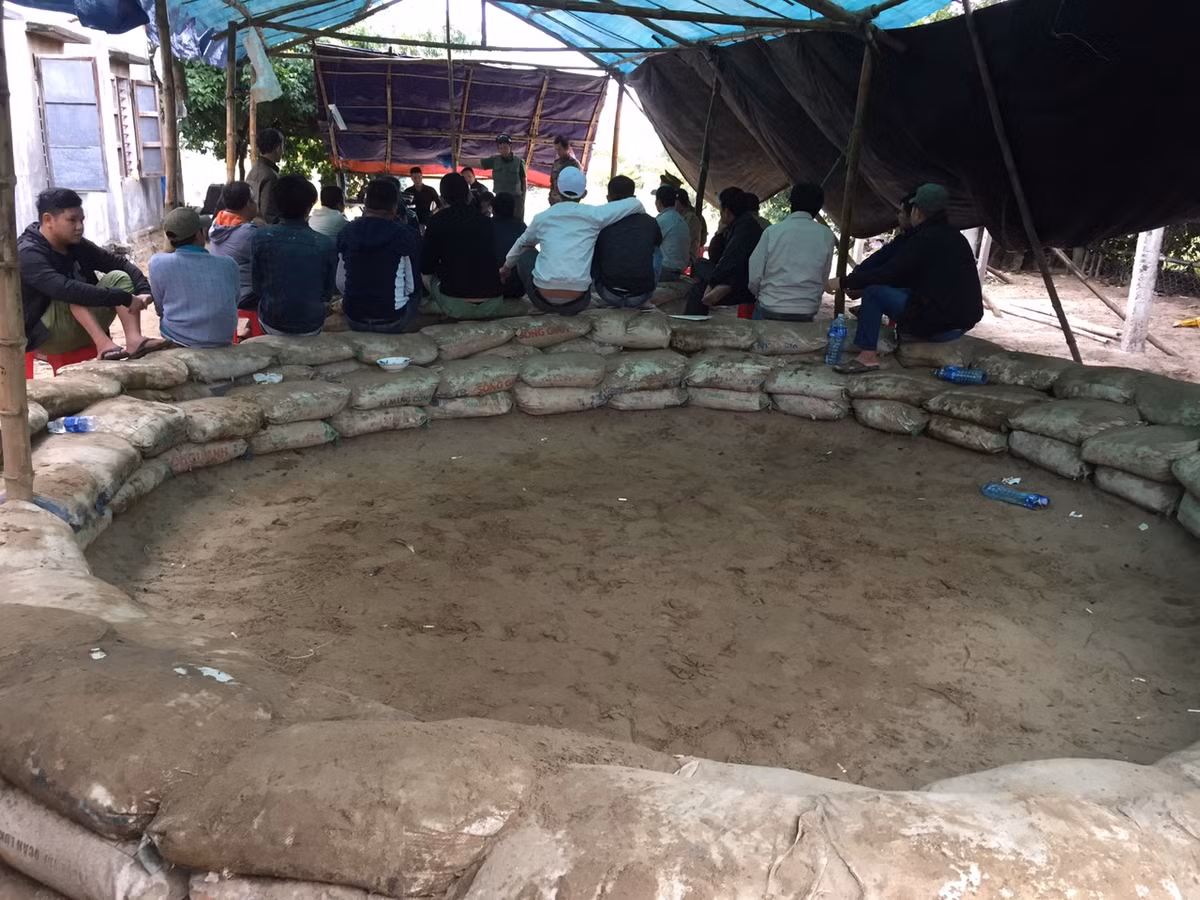 Theo cơ quan điều tra, để tránh bị phát hiện các nhóm đá gà ăn tiền này không tổ chức cố định mà di chuyển qua nhiều khu vưc giáp ranh giữa quận Ngũ Hành Sơn và thị xã Điện Bàn (Quảng Nam).