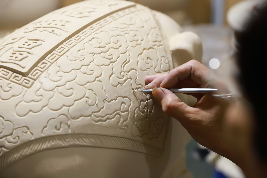 Khắc hoa văn.